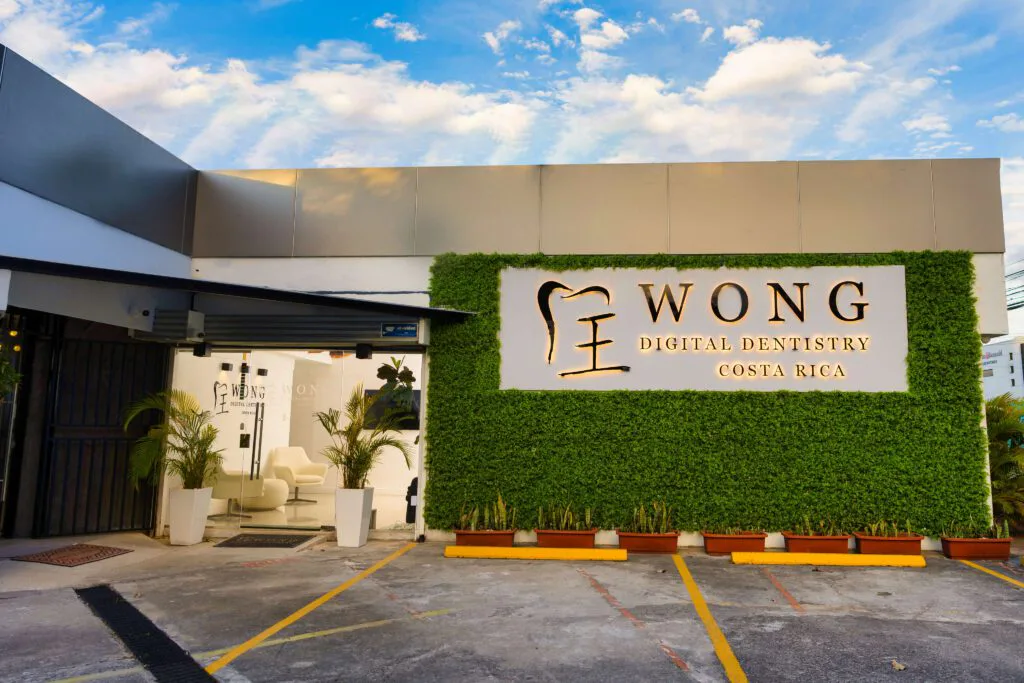 Wong Digital Dentistry clinic entrance in Escazú