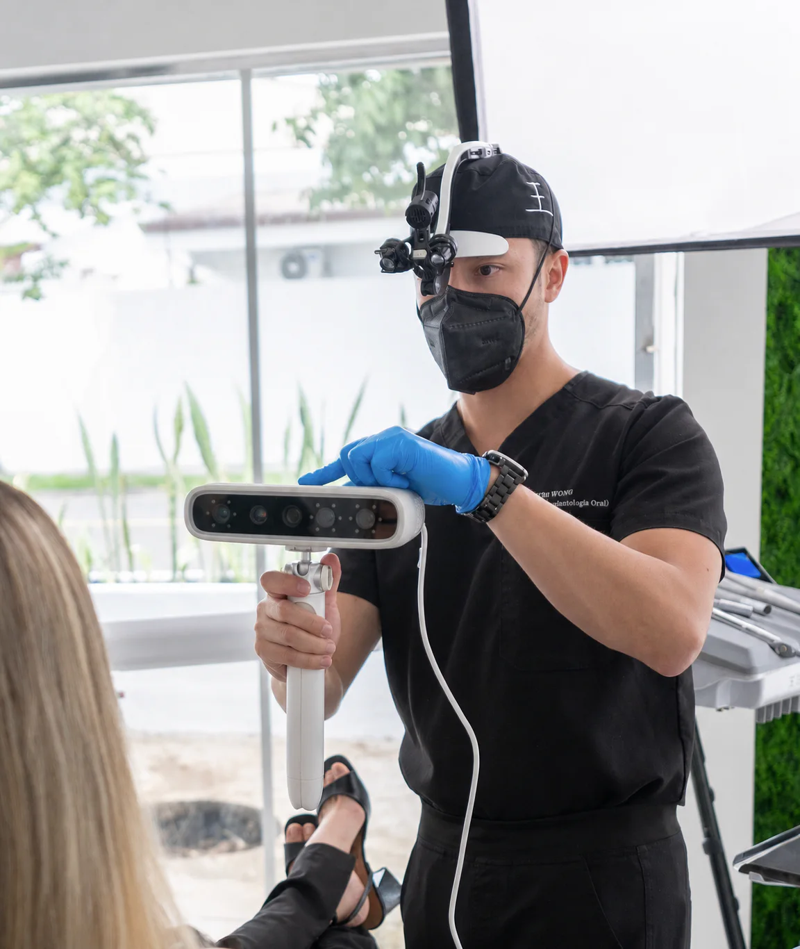 Dr. Sakim Wong performing an intraoral scan
